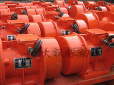 YZS振動電機(jī)：加裝防護(hù)外殼，密封性強(qiáng)不易損壞。