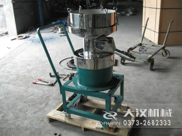 特殊制作的涂料振動(dòng)篩-加裝小推車裝置，方便設(shè)備的移動(dòng)。