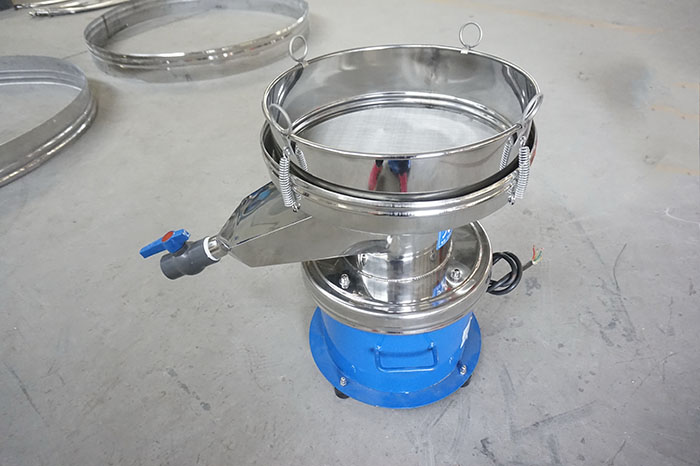 450過濾篩出料口處加裝閥門裝置，便于控制物料的出料量。